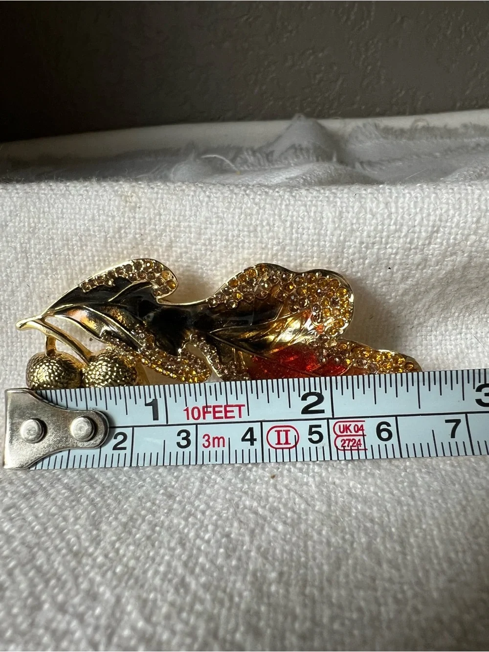 Vintage leaf brooch with acorn Women's Jewelry